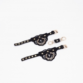 Черные кожаные наручники с клепками, кольцами и золотистой фурнитурой - Crazy Handmade - купить с доставкой в Новосибирске