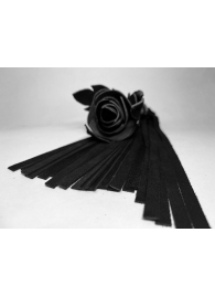 Черная замшевая плеть с лаковой розой в рукояти - 40 см. - БДСМ Арсенал - купить с доставкой в Новосибирске