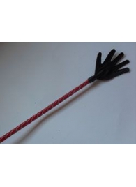 Короткий красный плетеный стек с наконечником-ладошкой - 70 см. - Подиум - купить с доставкой в Новосибирске