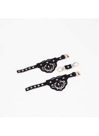 Черные кожаные наручники с клепками, кольцами и золотистой фурнитурой - Crazy Handmade - купить с доставкой в Новосибирске