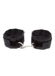 Чёрные полиуретановые наручники с карабином Beginners Wrist Restraints - Blush Novelties - купить с доставкой в Новосибирске