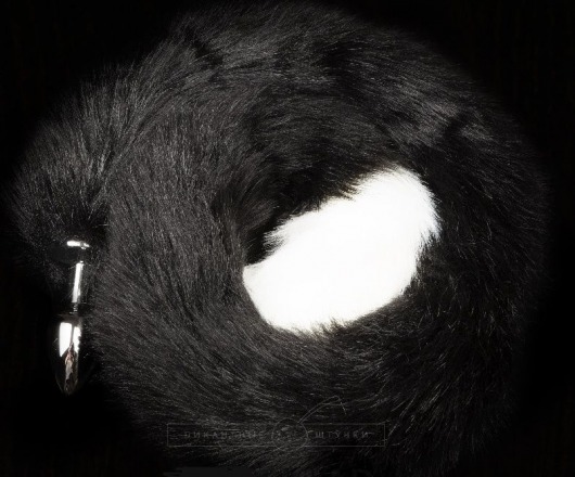 Серебристая анальная пробка с длинным черным хвостиком - Пикантные штучки - купить с доставкой в Новосибирске