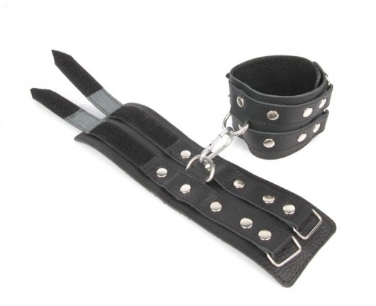 Черные широкие кожаные наручники с заклепками на карабине - Notabu - купить с доставкой в Новосибирске
