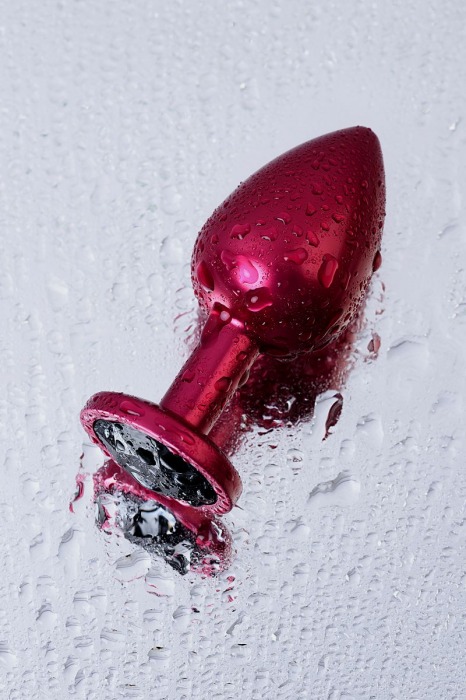 Красный анальный плаг с кристаллом черного цвета - 8,2 см. - ToyFa - купить с доставкой в Новосибирске