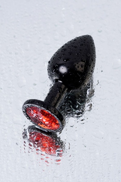 Черный анальный плаг с кристаллом красного цвета - 8,2 см. - ToyFa - купить с доставкой в Новосибирске