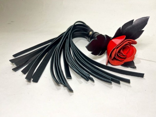 Черная кожаная плеть с красной лаковой розой в рукояти - 40 см. - БДСМ Арсенал - купить с доставкой в Новосибирске