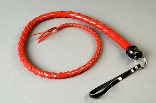 Красная однохвостная лакированная плеть - 60 см. - Подиум - купить с доставкой в Новосибирске