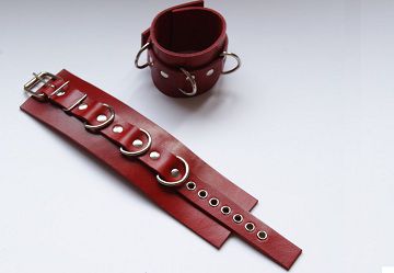 Красные не подшитые кожаные наручники - Beastly - купить с доставкой в Новосибирске