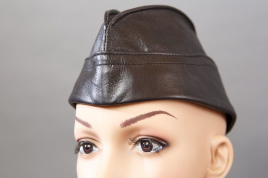 Черная кожаная пилотка - Подиум купить с доставкой