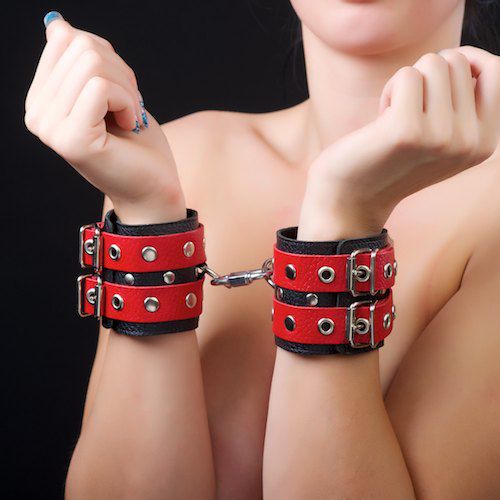 Красно-чёрные наручники из кожи - Sitabella - купить с доставкой в Новосибирске