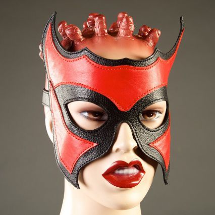 Кожаная маска-очки с красной вставкой - Подиум - купить с доставкой в Новосибирске