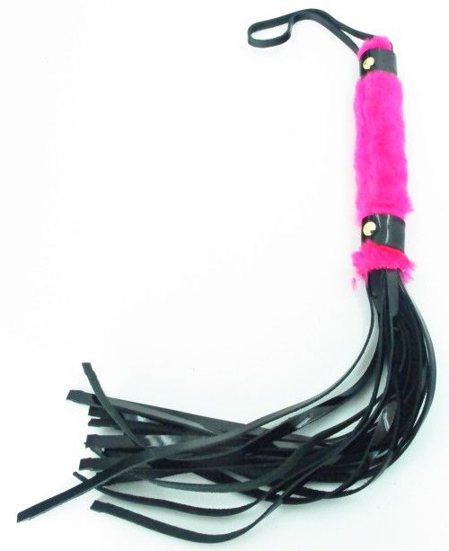 Плеть из лака с розовым мехом BDSM Light - 43 см. - БДСМ Арсенал - купить с доставкой в Новосибирске