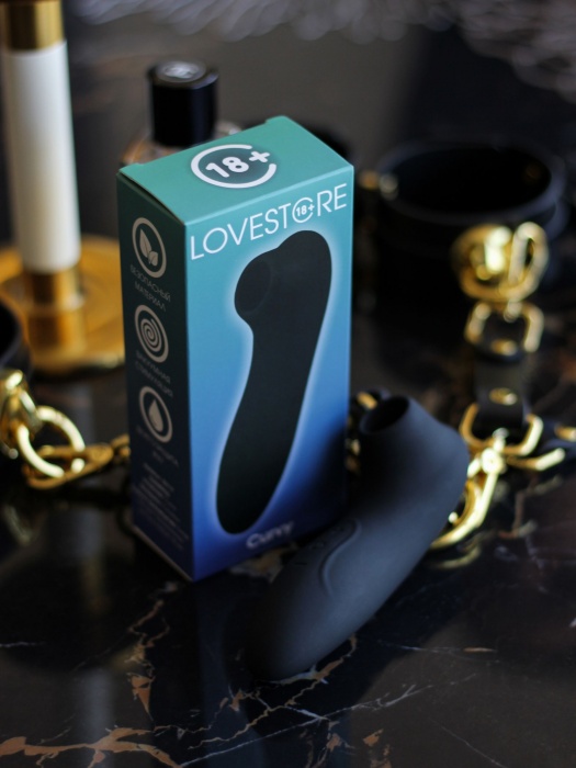 Черный вакуумный стимулятор клитора Curvy - LoveStore