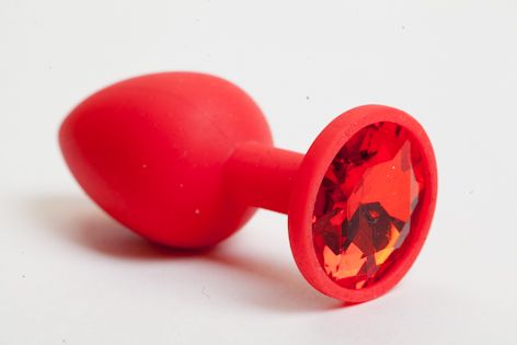 Красная силиконовая анальная пробка с красным стразом - 7,1 см. - 4sexdreaM - купить с доставкой в Новосибирске