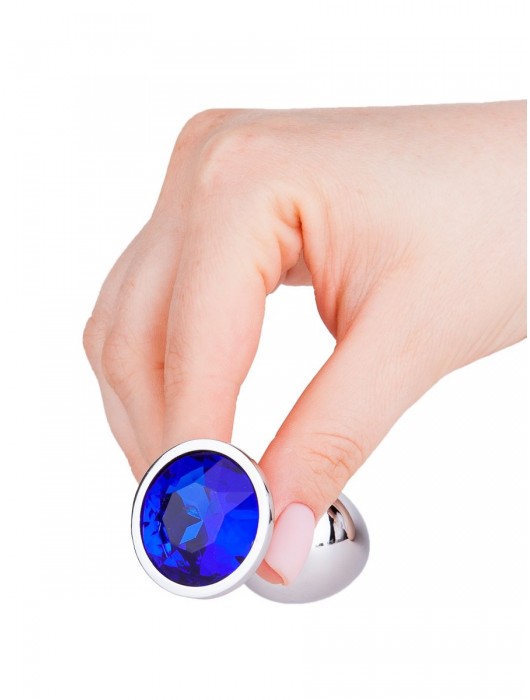 Серебристая анальная втулка с синим кристаллом - 7 см. - Джага-Джага - купить с доставкой в Новосибирске