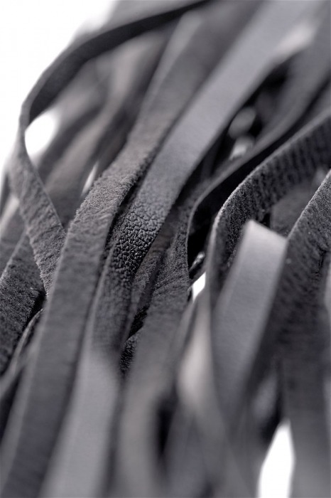 Вибратор с чёрной полиуретановой плёткой - 16 см. - ToyFa