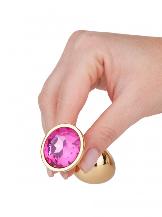 Золотистая анальная втулка с малиновым кристаллом - 7 см. - Джага-Джага - купить с доставкой в Новосибирске