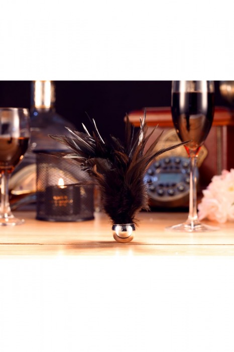 Перьевой эротический набор Romfun - наручники с цепочкой и кисточка-щекоталка - Romfun - купить с доставкой в Новосибирске