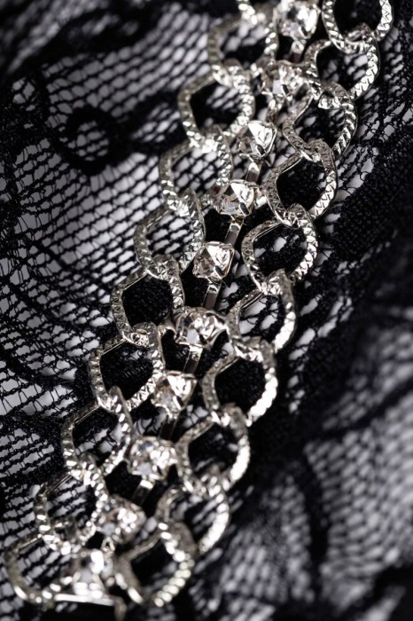 Трусики-стринги Stella с цепочками и стразами - Erolanta купить с доставкой