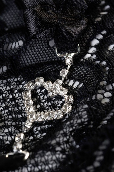 Трусики-стринги Jamie с сердечком из страз - Erolanta купить с доставкой