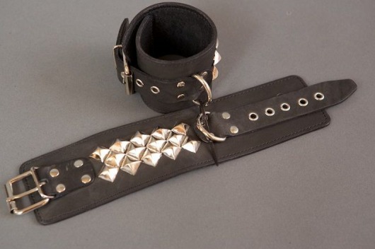 Широкие наручники с квадропуклями - Подиум - купить с доставкой в Новосибирске