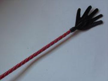 Длинный плетённый стек с наконечником-ладошкой и красной рукоятью - 85 см. - Подиум - купить с доставкой в Новосибирске
