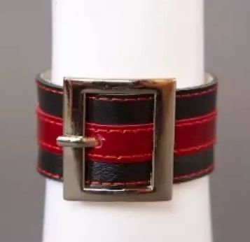 Чёрно-красный браслет с квадратной пряжкой - Подиум - купить с доставкой в Новосибирске